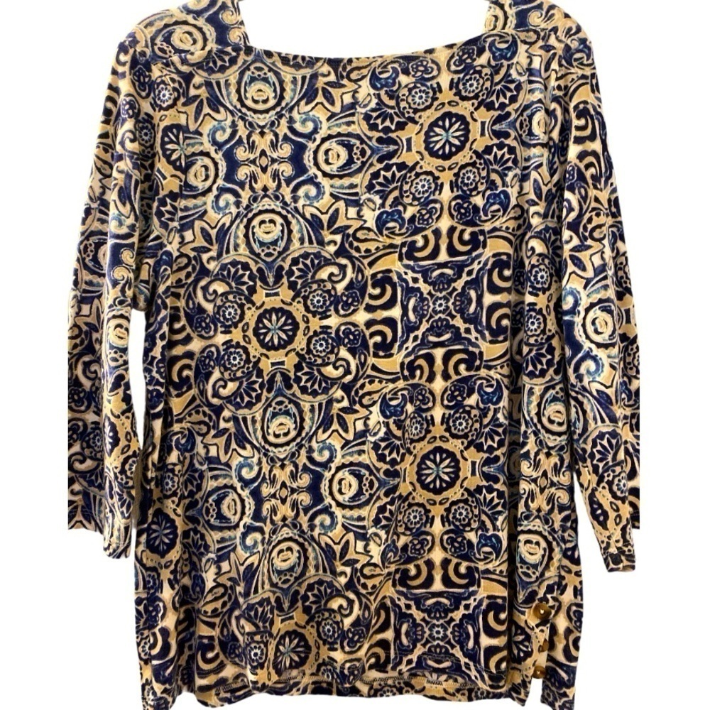 Chico’s top, knit, size Chico’s size 3, XL. Blue & cream designs. Supima cotton.
